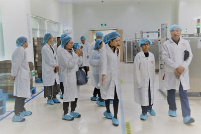 旅游學院組織教工參觀湯臣倍健，探索健康產業與文旅發展的融合之路